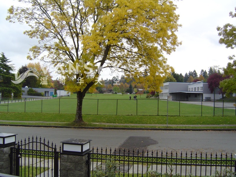 240809102315_one Corner of park.JPG